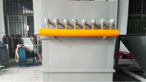 脈衝布袋除塵器99.5%過濾效果，江蘇<i style='color:red'>機械廠粉塵治理</i>迎刃而解！