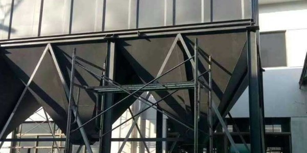 布袋除塵器的箱體（tǐ）遇到腐蝕煙氣怎麽辦（bàn）？15年老廠91香蕉视频環境幫您處理！